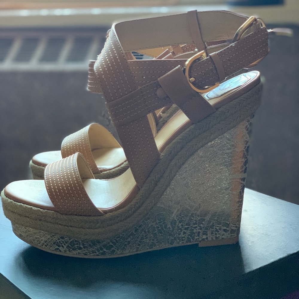 Donald J Pliner wedges